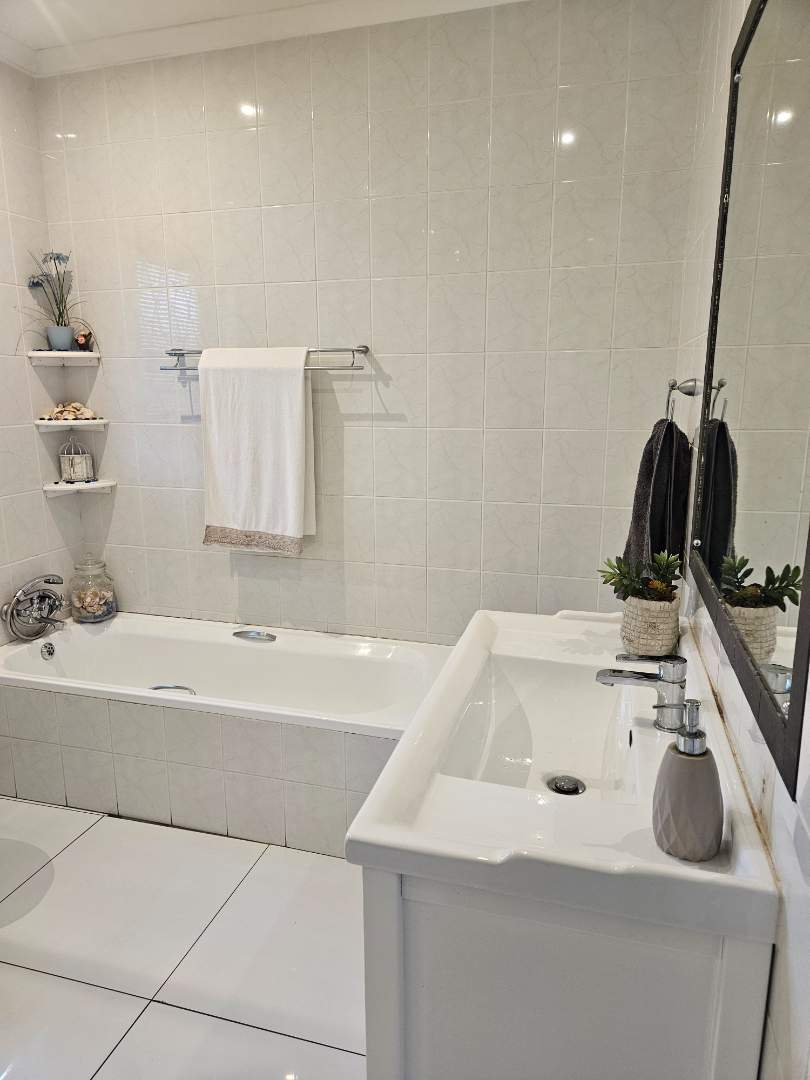 4 Bedroom Property for Sale in Kamma Heights Eastern Cape